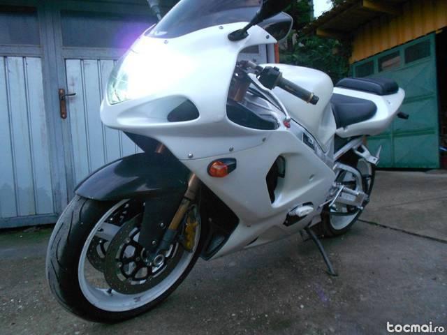 Suzuki gsx- r 1000, 2001