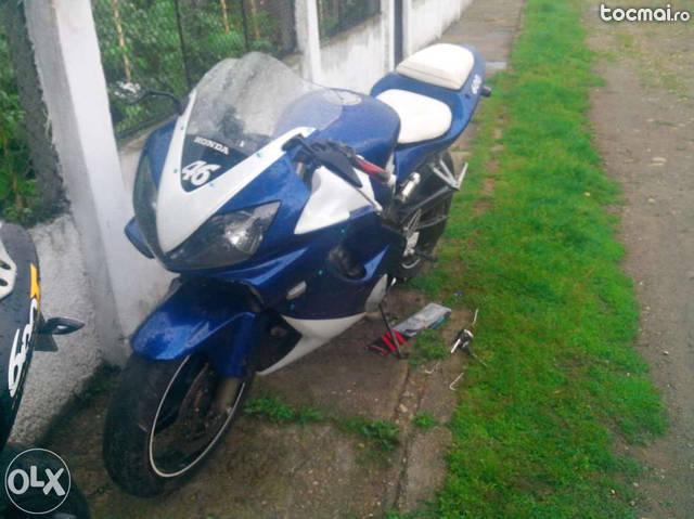 Honda cbr f4i sport 600 cc 2002 19600km schimb cu auto